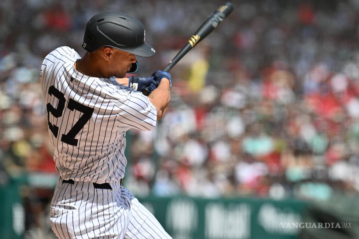 $!Giancarlo Stanton, toletero de los Yankees, muestra su poderío en el plato durante el enfrentamiento contra los Diablos Rojos en la Ciudad de México.