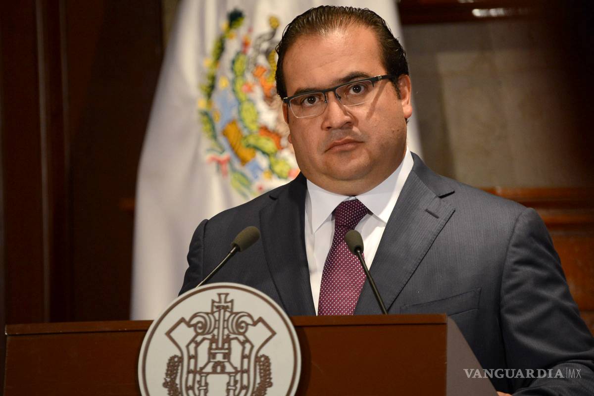 Tunden a Duarte por publicar foto en twitter de ataque en Libia tras incendio en Coatzacoalcos