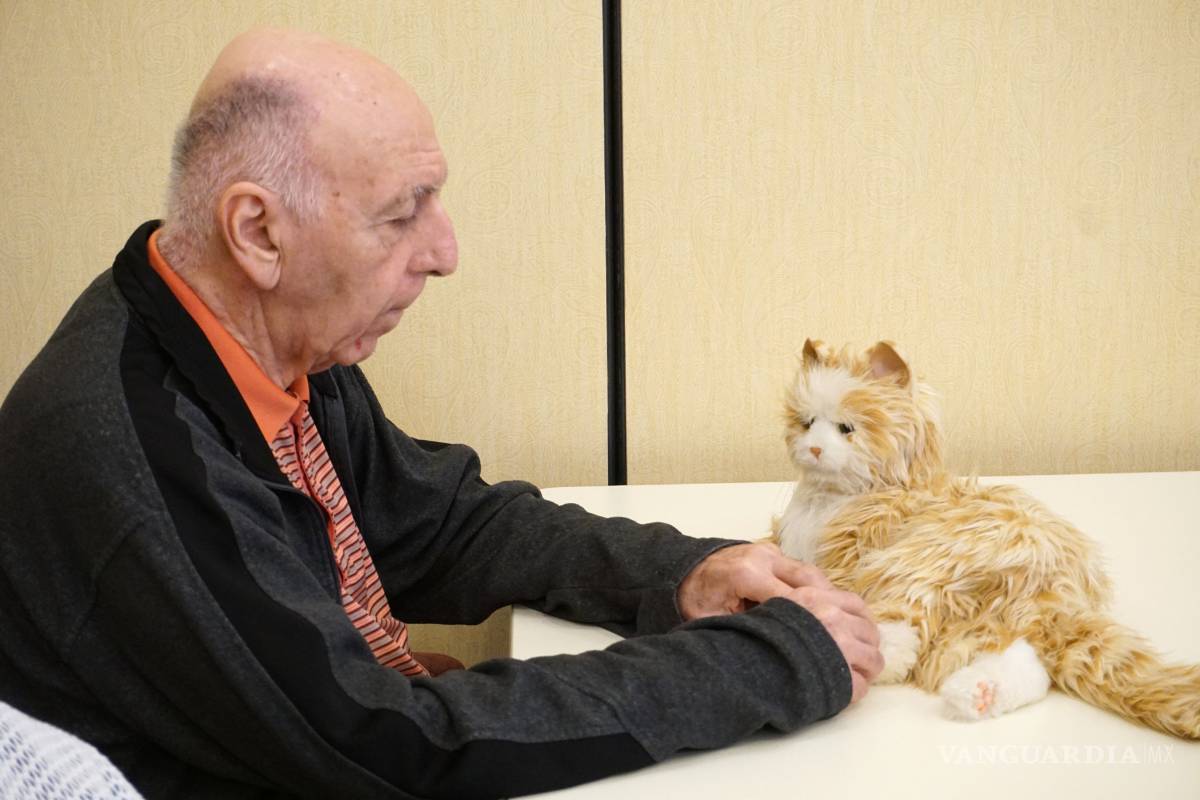$!Usan animales robóticos como terapia para la soledad en ancianos de EU