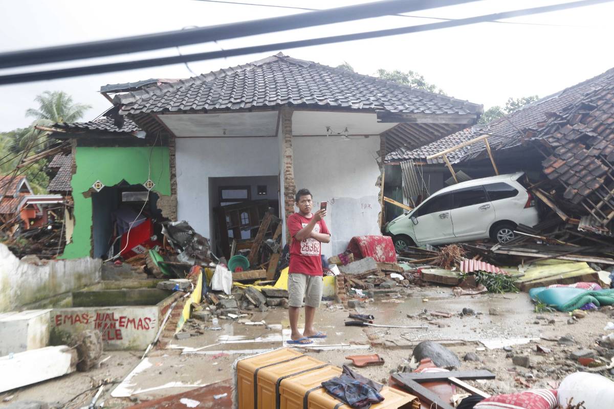 $!Tsunami en Indonesia: Asciende a 222 la cifra de muertos y 843 heridos