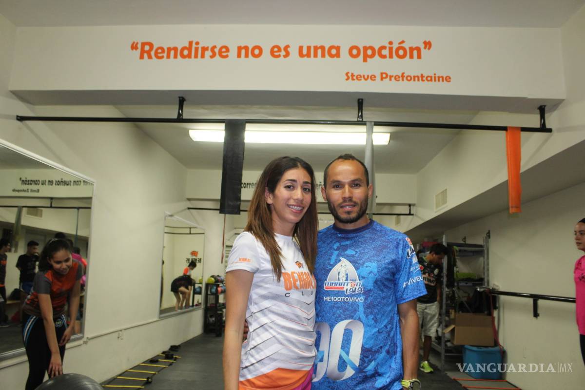 $!Los novios que no paran de correr y que ganaron un maratón