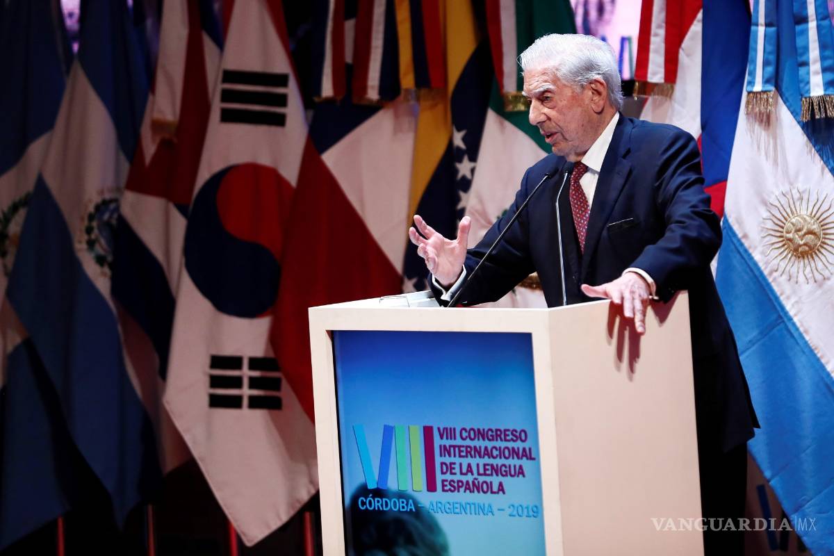Mario Vargas Llosa se lanza con furia contra AMLO &quot;no parece informado de las grandes matanzas de indios&quot;
