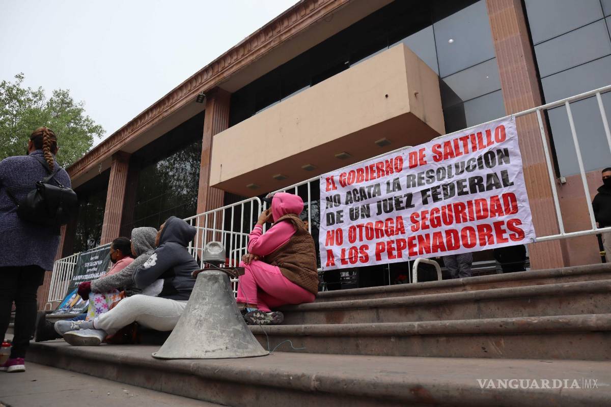 $!Morenistas pidieron manifestarse en contra, porque el agua pertenece a los ciudadanos y no es posible que inversionistas extranjeros obtengan ganancias con la explotación del líquido.