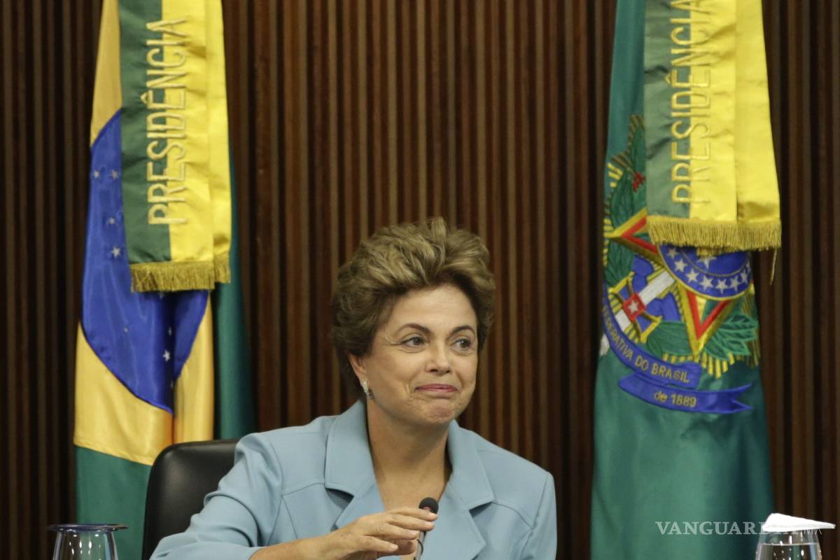 Decisión sobre un posible juicio a Rousseff mantiene en vilo a Brasil