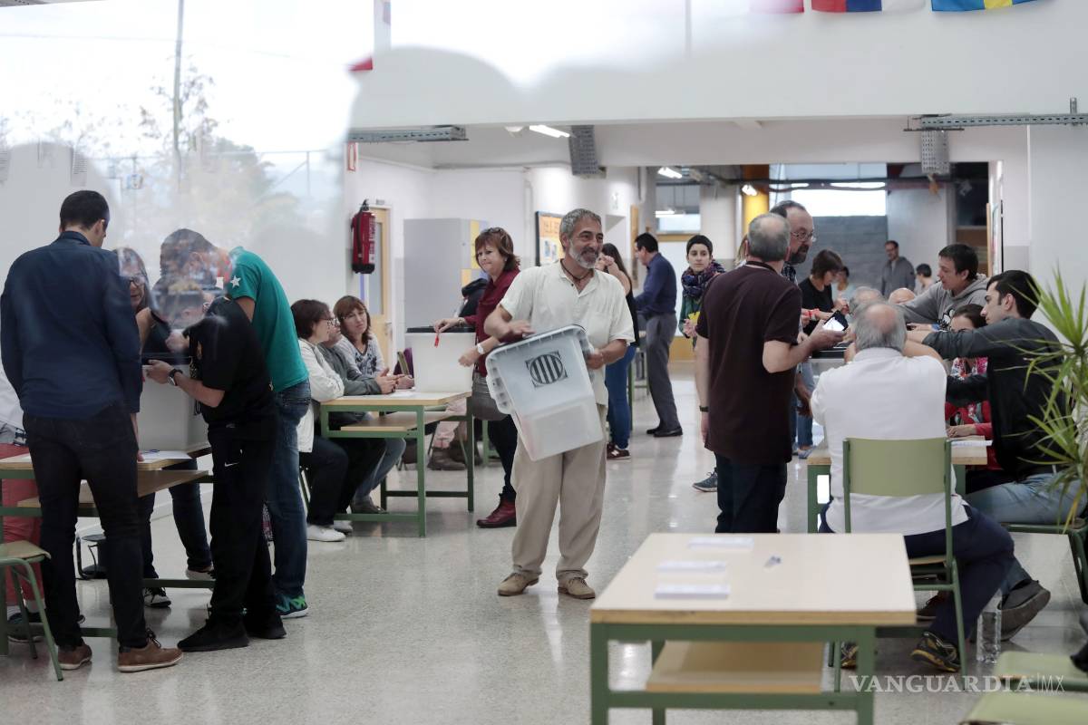 $!Entre altercados, Cataluña sigue votando en un referéndum marcado por irregularidades