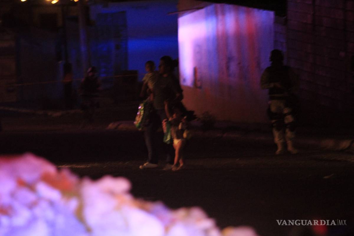 $!De nuevo en Loma Linda... atacan a balazos a 2 hombres en Saltillo; uno pierde la vida