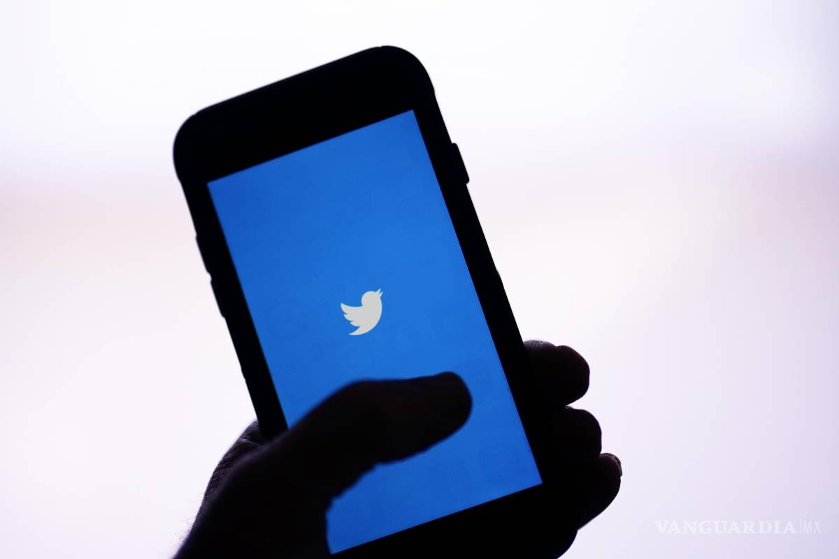 $!La aplicación de Twitter en un smartphone el 25 de abril de 2022, en San Diego.