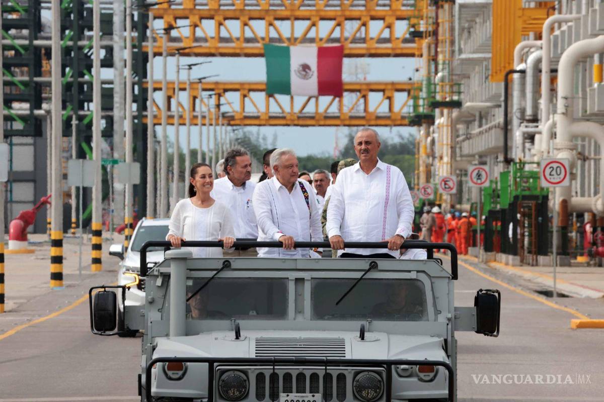 $!AMLO y Claudia Sheinbaum Pardo, virtual presidenta electa encabezaron el inicio de producción de la refinería Dos Bocas “Olmeca”.