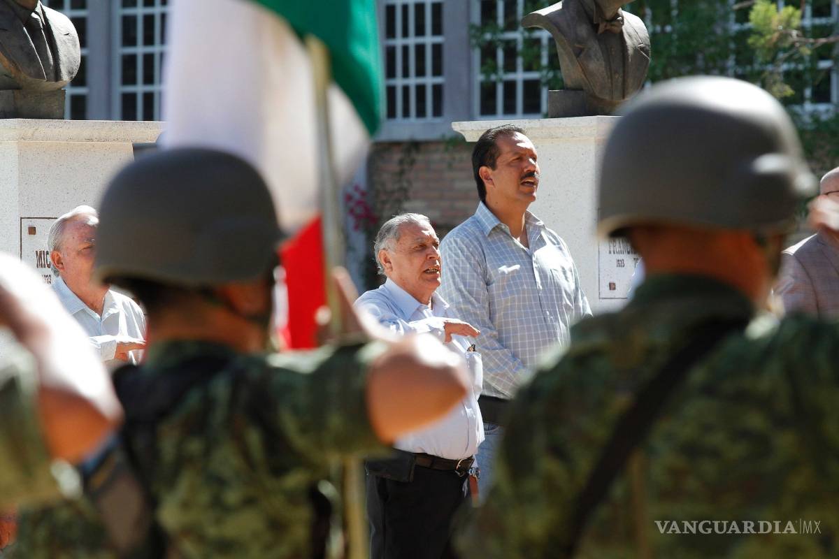 $!‘Buitres’ cincuentenarios honran a su Alma Mater