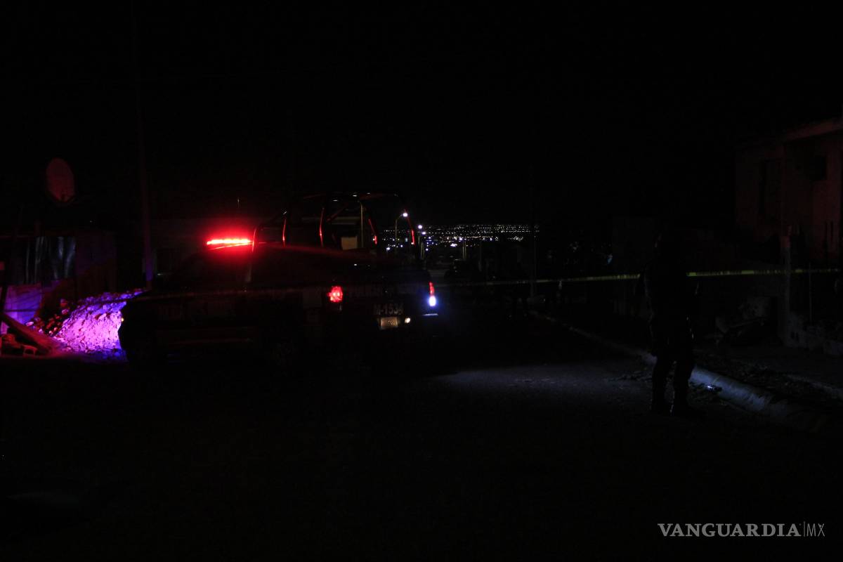 $!De nuevo en Loma Linda... atacan a balazos a 2 hombres en Saltillo; uno pierde la vida