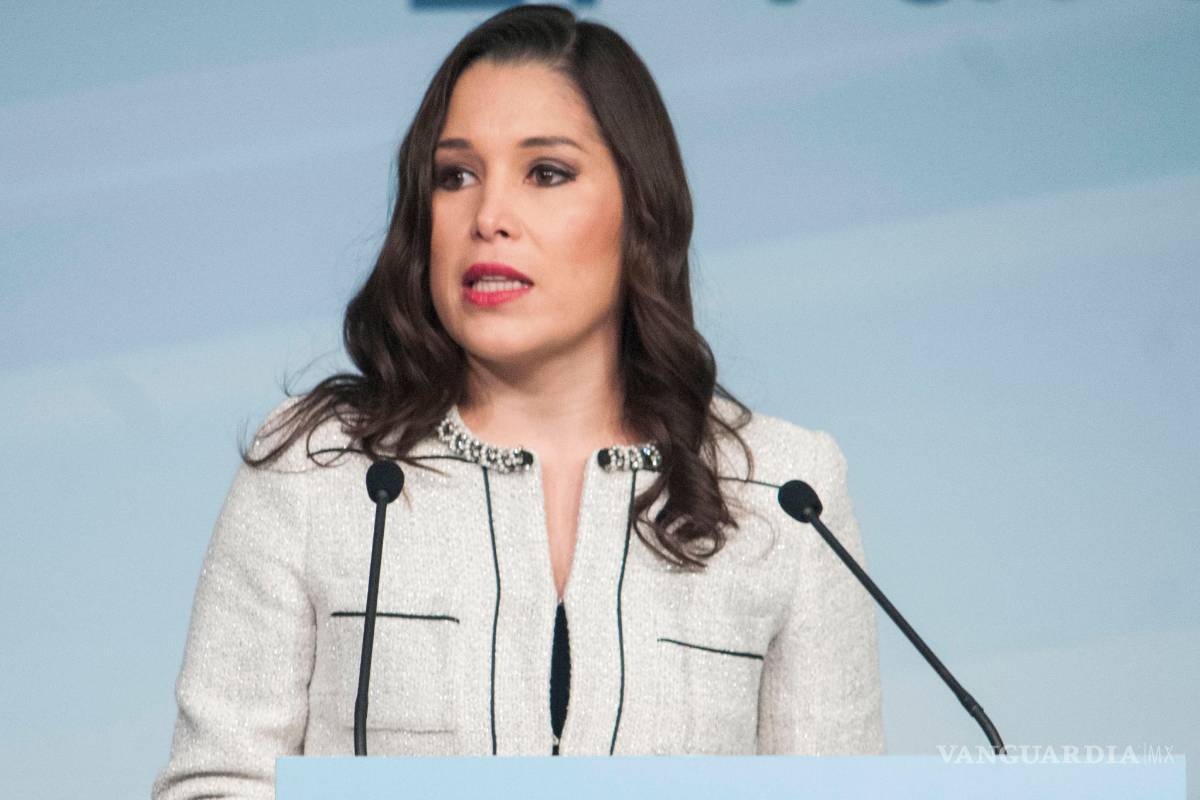 Senadores rechazan renuncia de Ximena Puente por 'imperfecciones en su redacción'