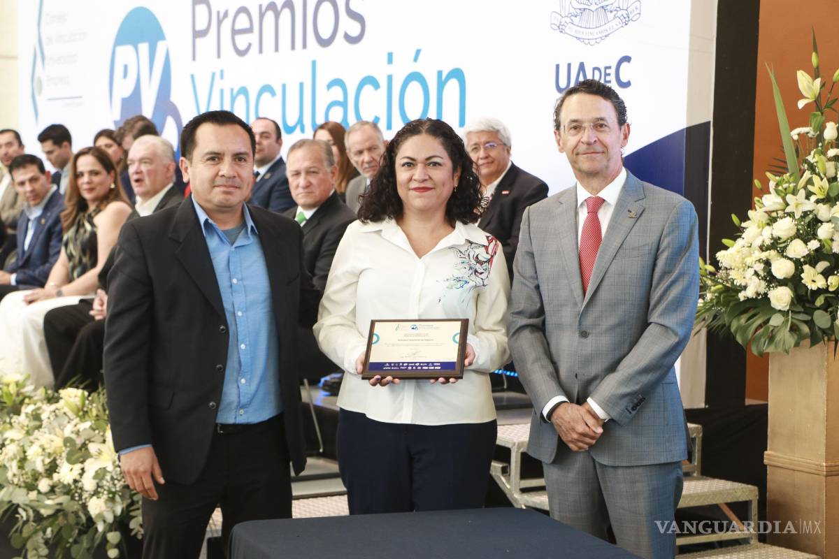 $!La empresa Windsor Machine México recibió distinción por su compromiso con el fortalecimiento de la vinculación academia-industria.