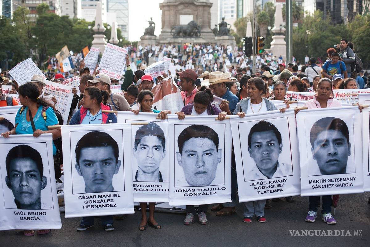 Padres de los 43 de Ayotzinapa anuncian toma simbólica de PGR