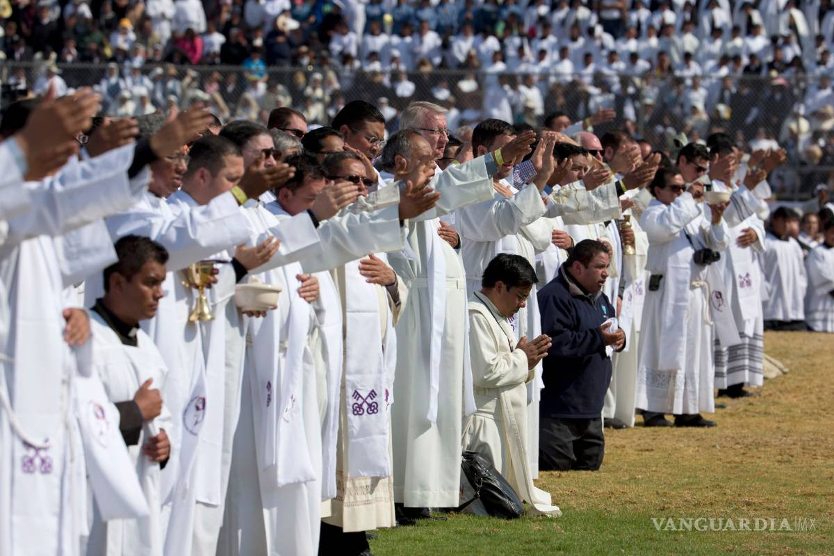 1, 2, 3… y hasta el 43: miles corean en el estadio de Morelia por los normalistas desaparecidos