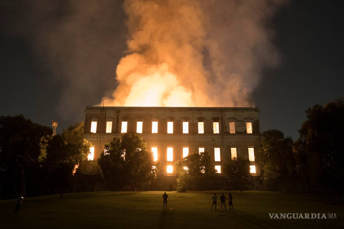 $!Voraz incendio destruye el Museo Nacional de Brasil y pierde gran parte de su acervo (Fotogalería)