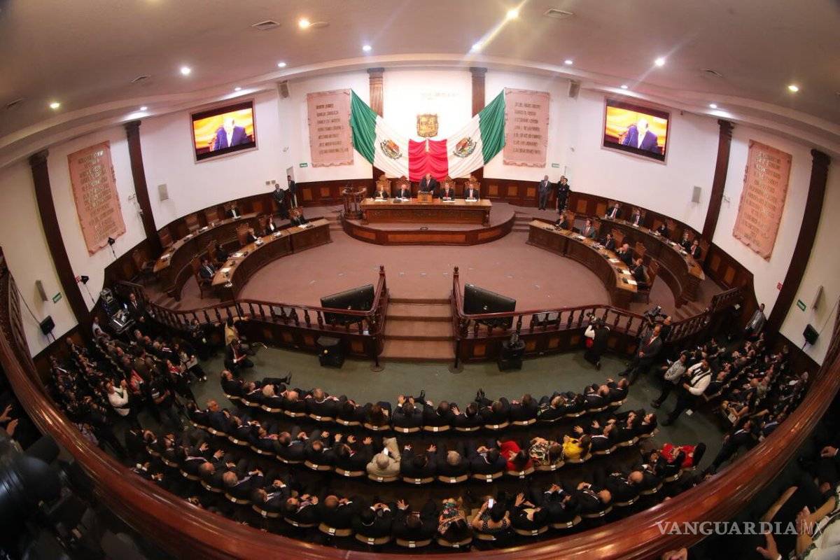 Bancada del PAN abandona informe de gobierno de Rubén Moreira