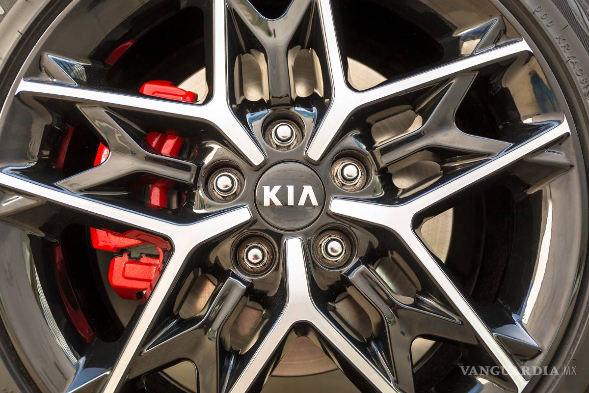 $!KIA Optima 2019 luce un facelift que lo aproxima al Stinger