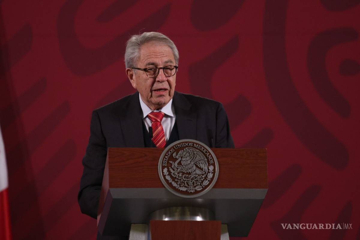 Personal médico, militares y adultos mayores recibirán vacuna contra el COVID primero