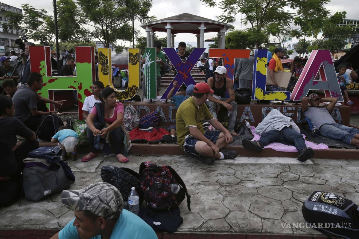 Caravana migrante llega a su segunda parada, Huixtla