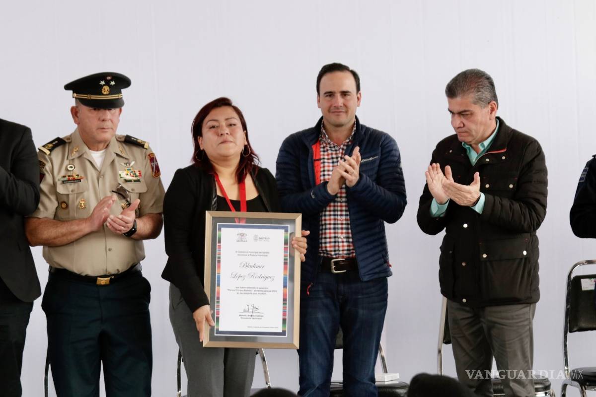 Entregan a María del Socorro el galardón al Mérito Policial de Saltillo