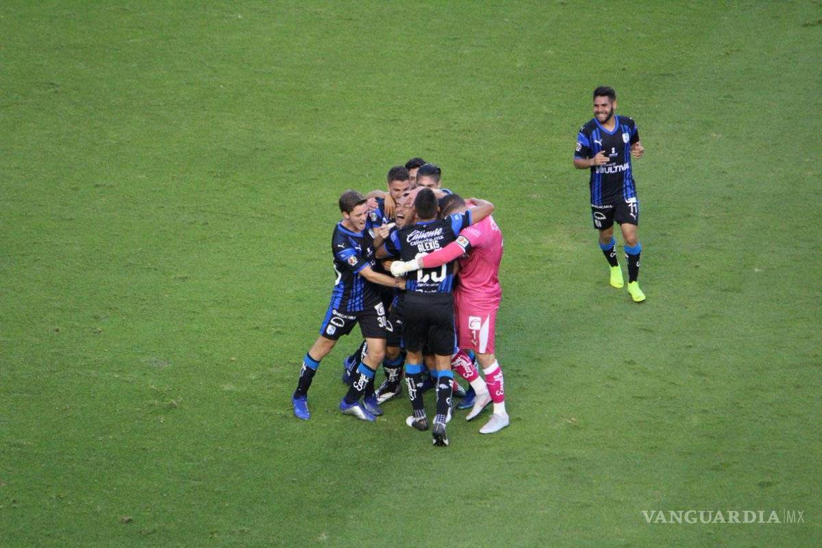 $!Gallos Blancos se encamina a la Liguilla y de paso, deja eliminado a Monarcas Morelia
