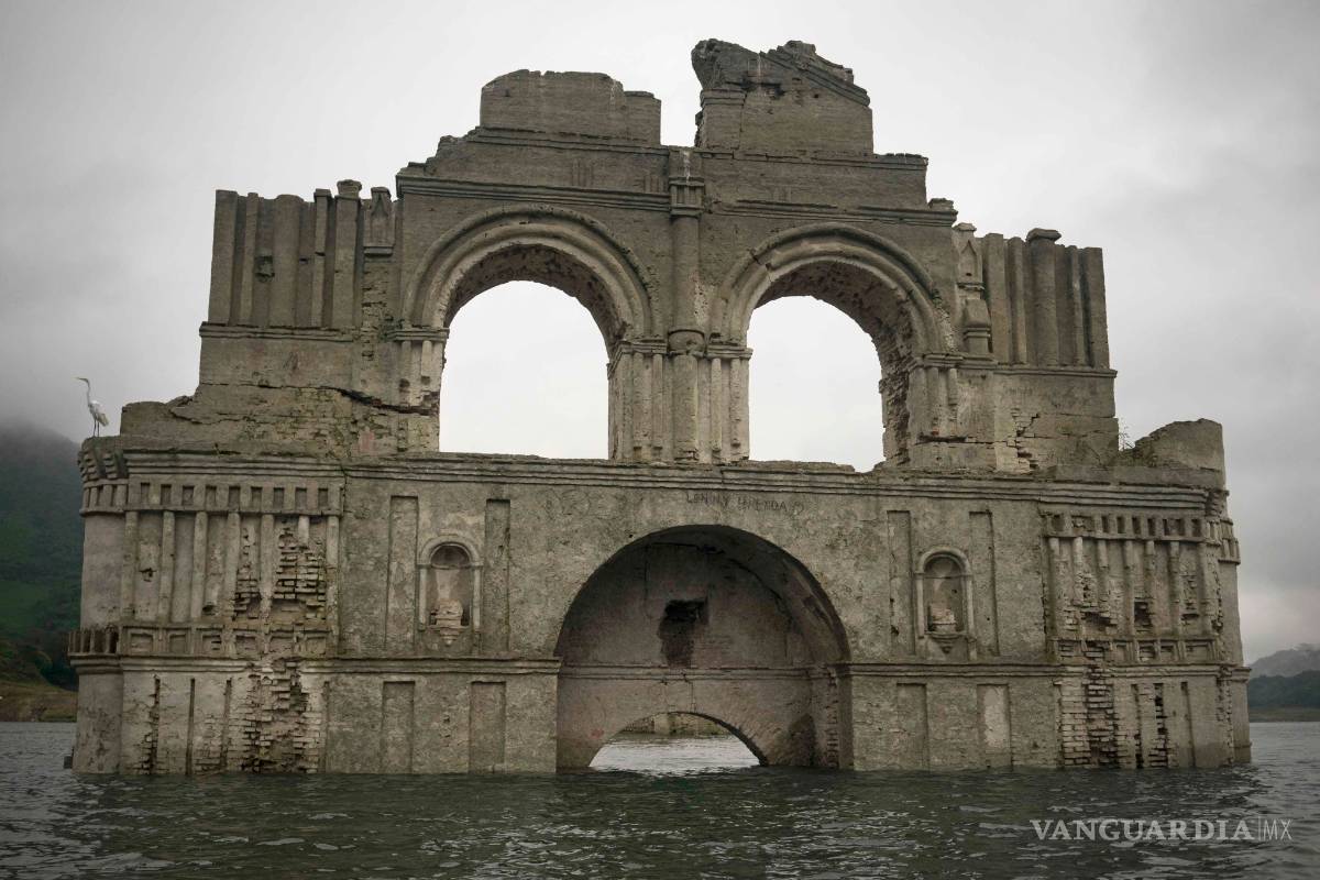 $!Quechula, la iglesia del siglo XVI que emerge de las aguas en Chiapas