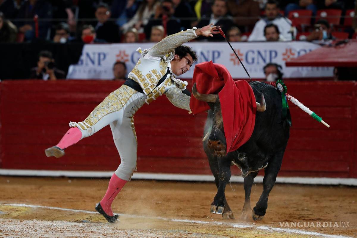 Con una corrida nocturna se reactivan las corridas de toros en la Plaza México, en fotografías