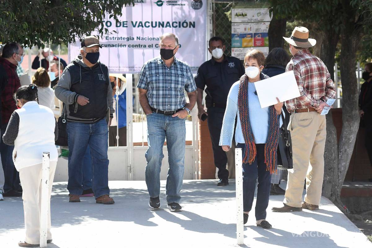 $!Exigen regios y saltillenses ser vacunados en Arteaga