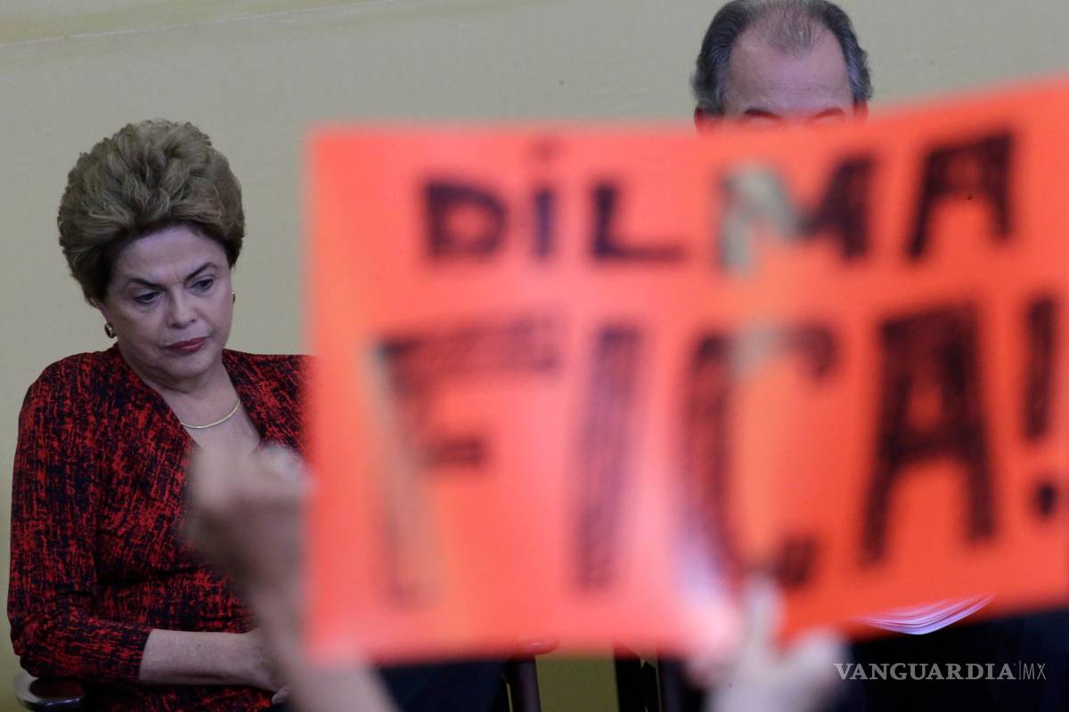 Rousseff destituye a ministros tras ser separada del cargo