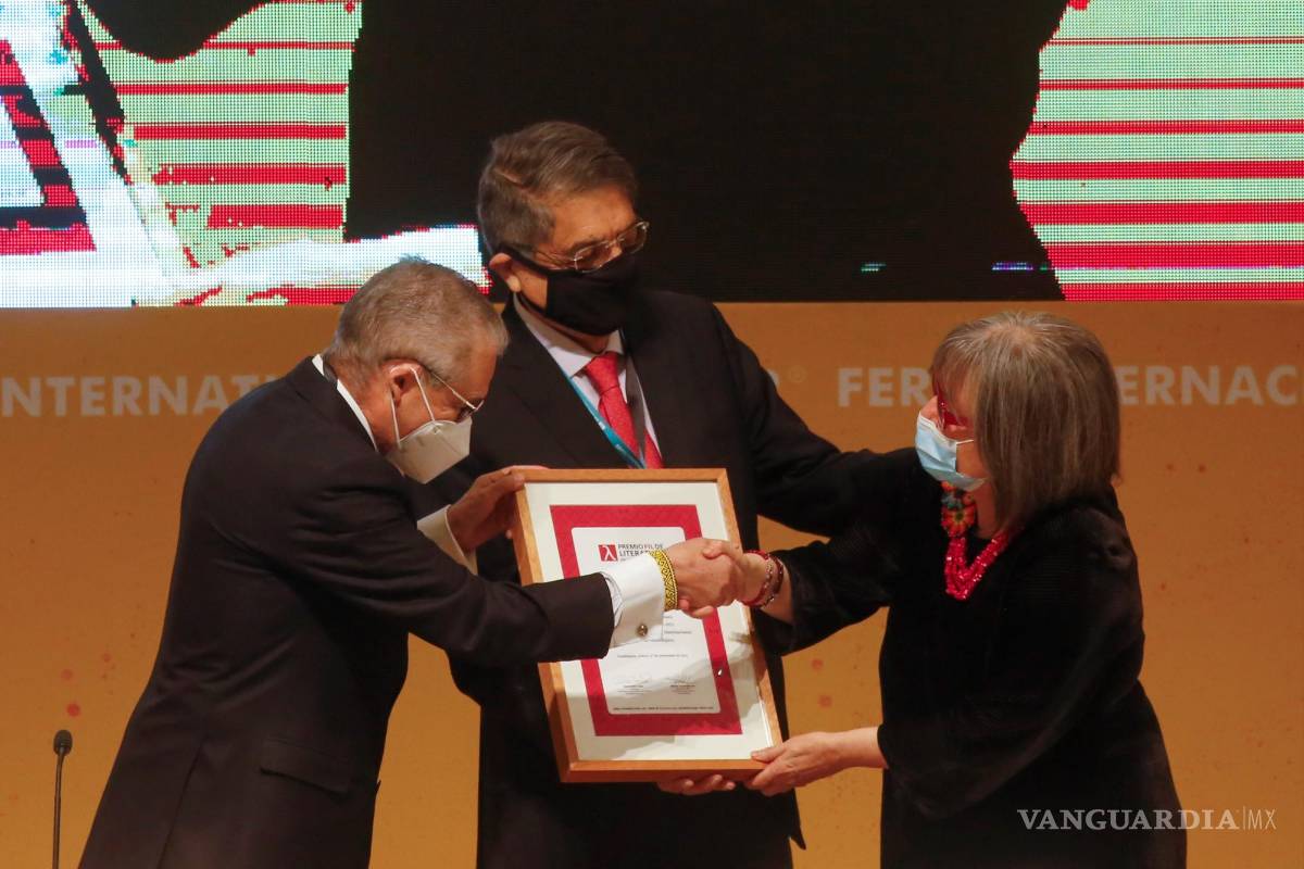 Diamela Eltit recibe el Premio FIL de Literatura en Lenguas Romances 2021