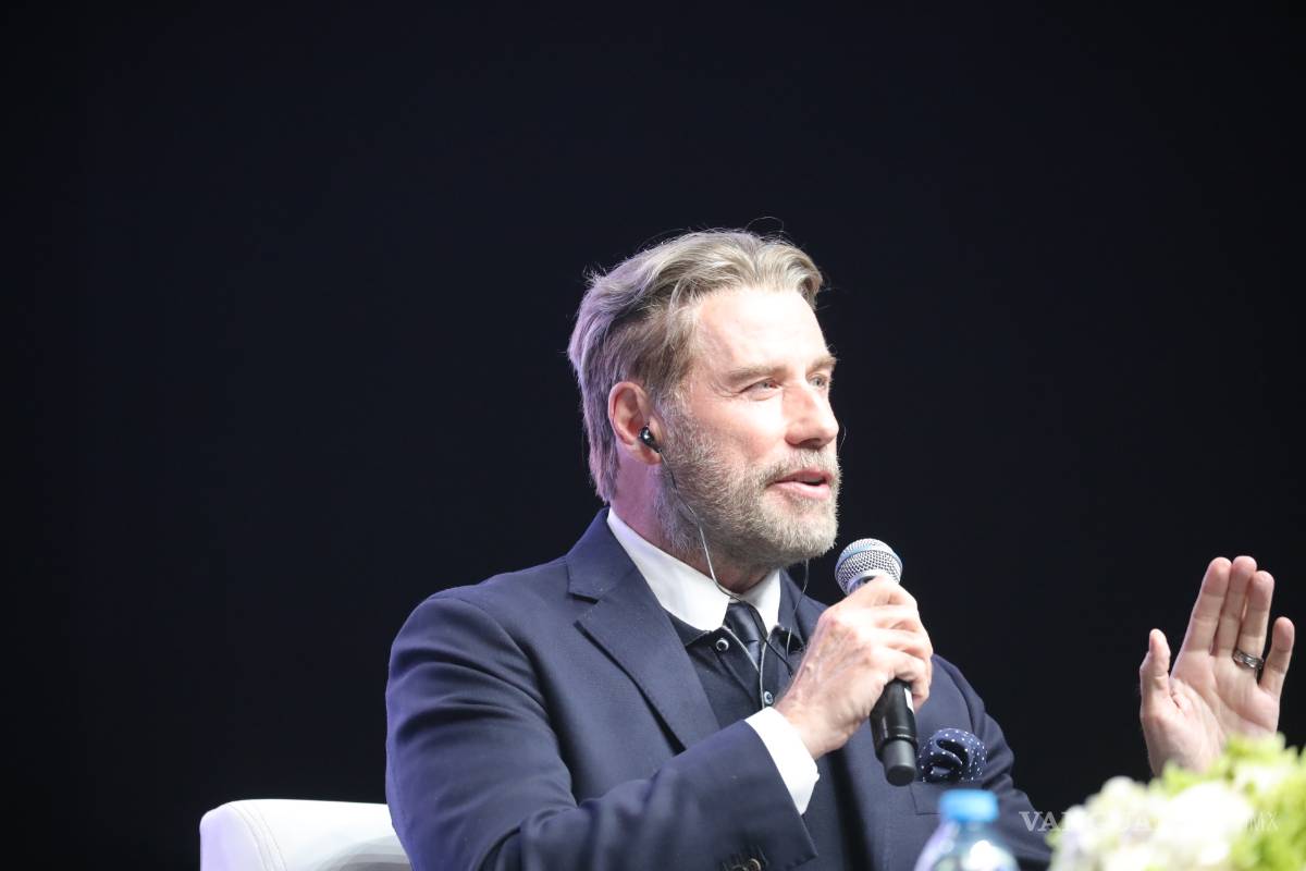 $!Pide John Travolta a jóvenes mexicanos hacer las cosas con sentido social