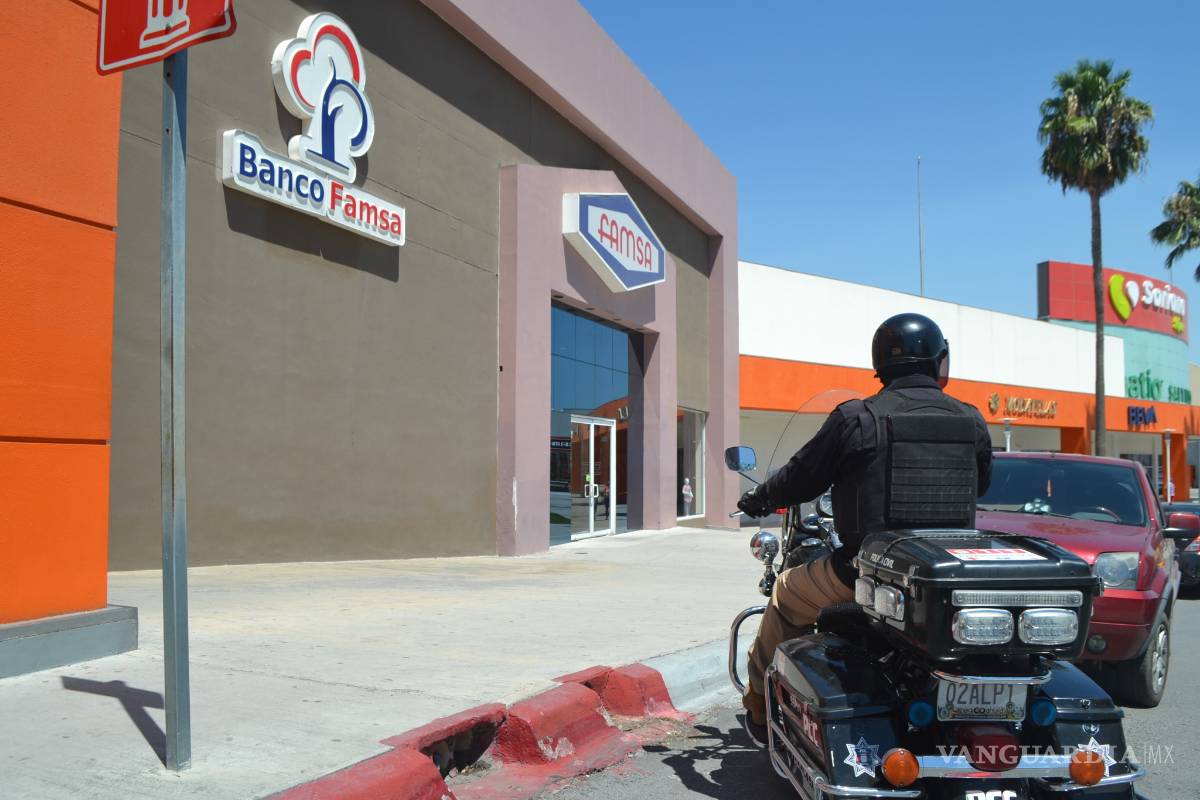 Asaltan dos a FAMSA en Saltillo; amagan con revólver a plena luz del día en centro comercial