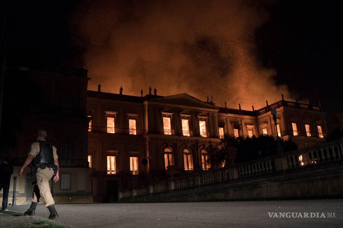 $!Voraz incendio destruye el Museo Nacional de Brasil y pierde gran parte de su acervo (Fotogalería)