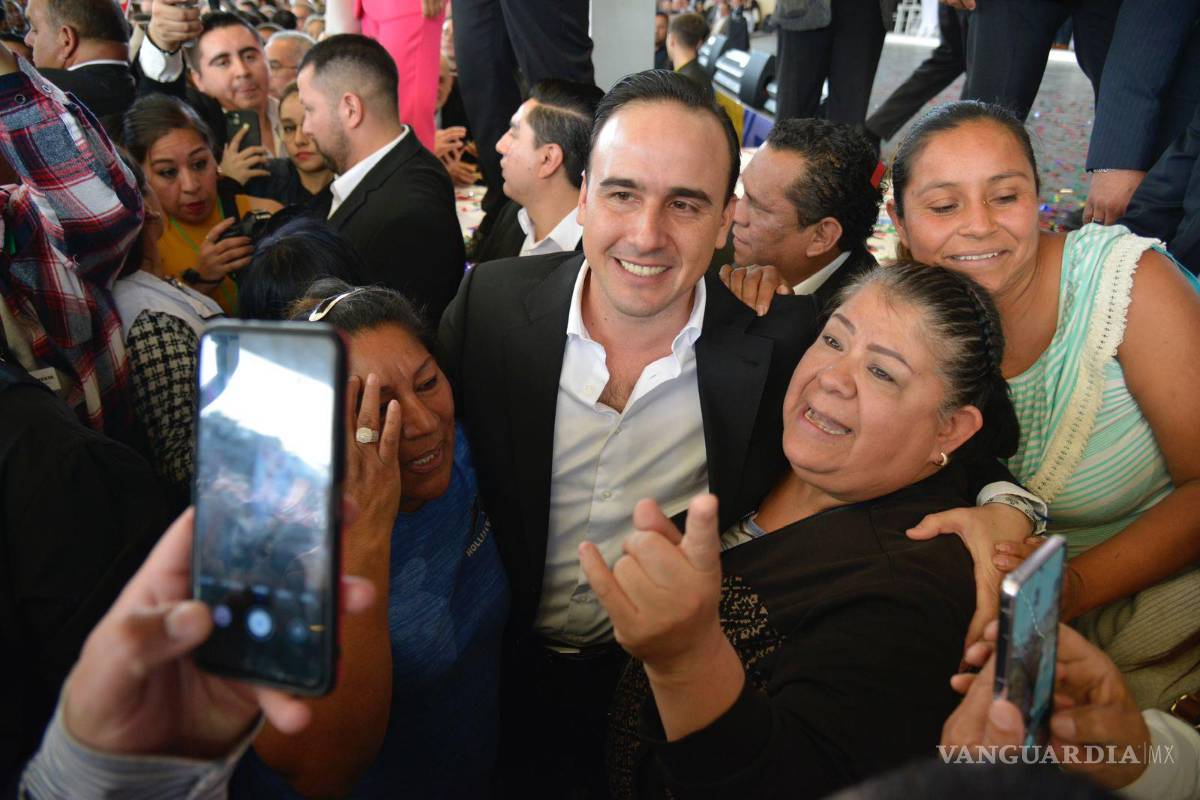 $!Una gran cantidad de personas llegó al Parque Las Maravillas para presenciar el mensaje de Manolo Jiménez.