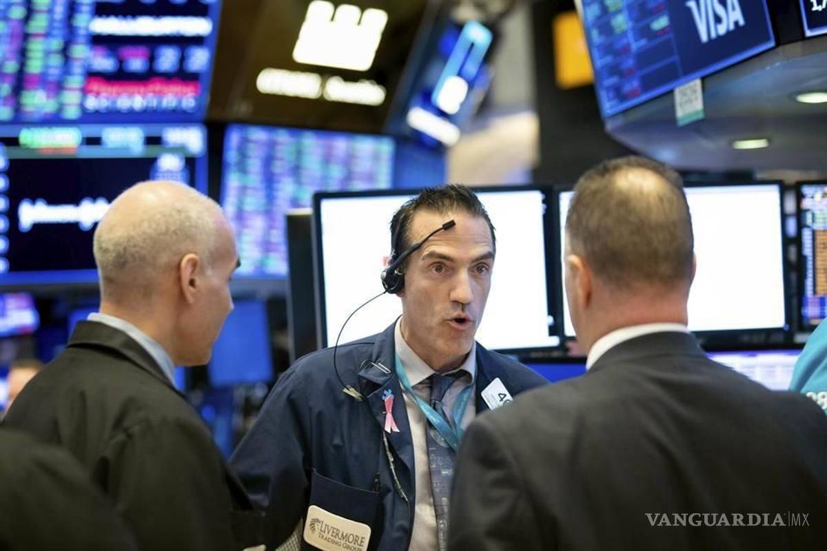 Cae Wall Street pese a estímulos de Fed