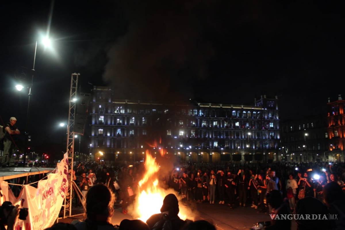 $!Marcha 'Ni Una Menos' realiza mitin en el Zócalo de la CDMX