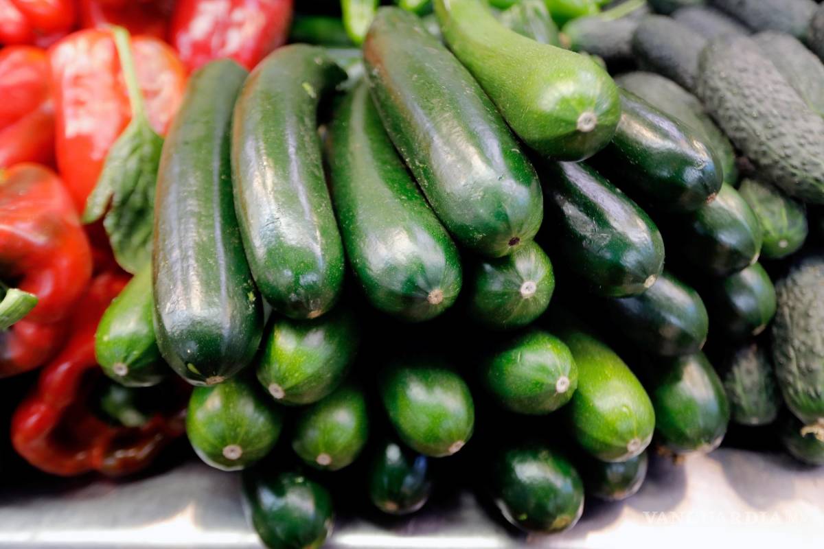 $!Un lote de calabacines. EFE/Juan Carlos Cárdenas