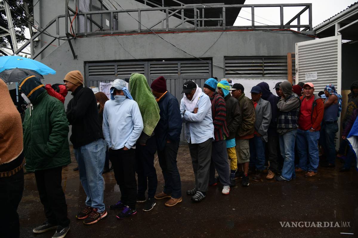 Frente frío 10 impacta a segunda caravana migrante