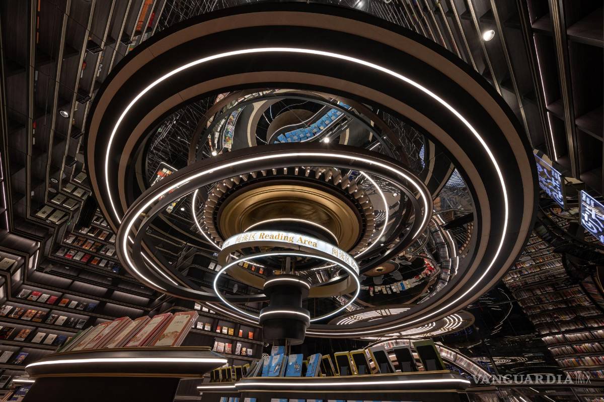 La nueva librería Zhongshuge, en Huai’an, China, invita al visitante a viajar por el cosmos