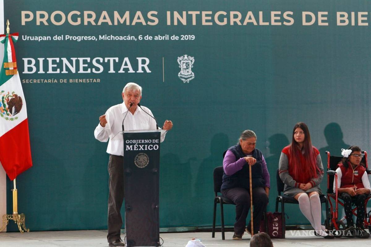 AMLO anuncia federalización de sistemas de salud y educación