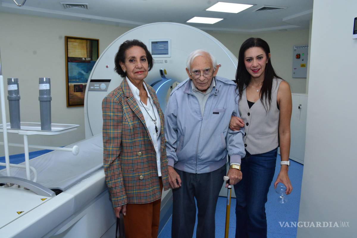 $!Dr. David Adame Barajas y familia. FOTO: FRANCISCO MUÑIZ