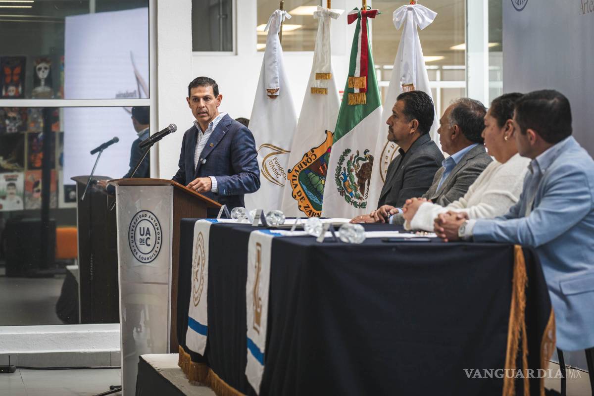 $!Durante la ceremonia, Octavio Pimentel Martínez destacó la importancia de la colaboración entre Universidad, gobierno y sociedad civil para ampliar las oportunidades educativas.