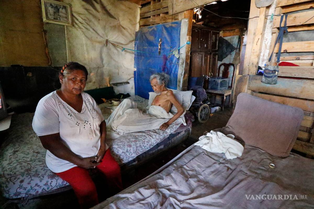 $!La cruda realidad en Saltillo; así viven el frío decenas de familias en tejabanes de madera