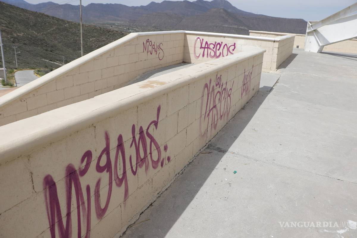 $!Pandilleros, dañan con graffitis a Cristo de las Galeras de Saltillo