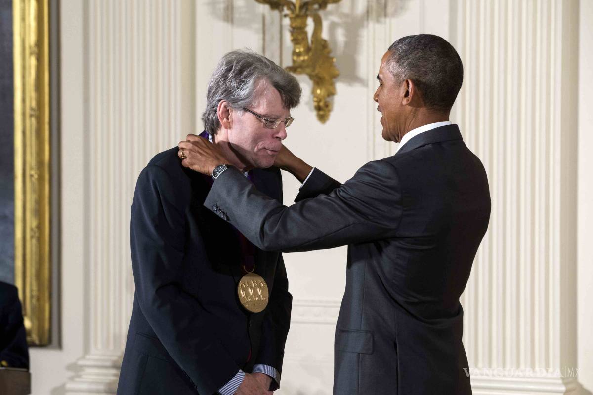 Obama premia a Stephen King por su aporte al mundo del arte