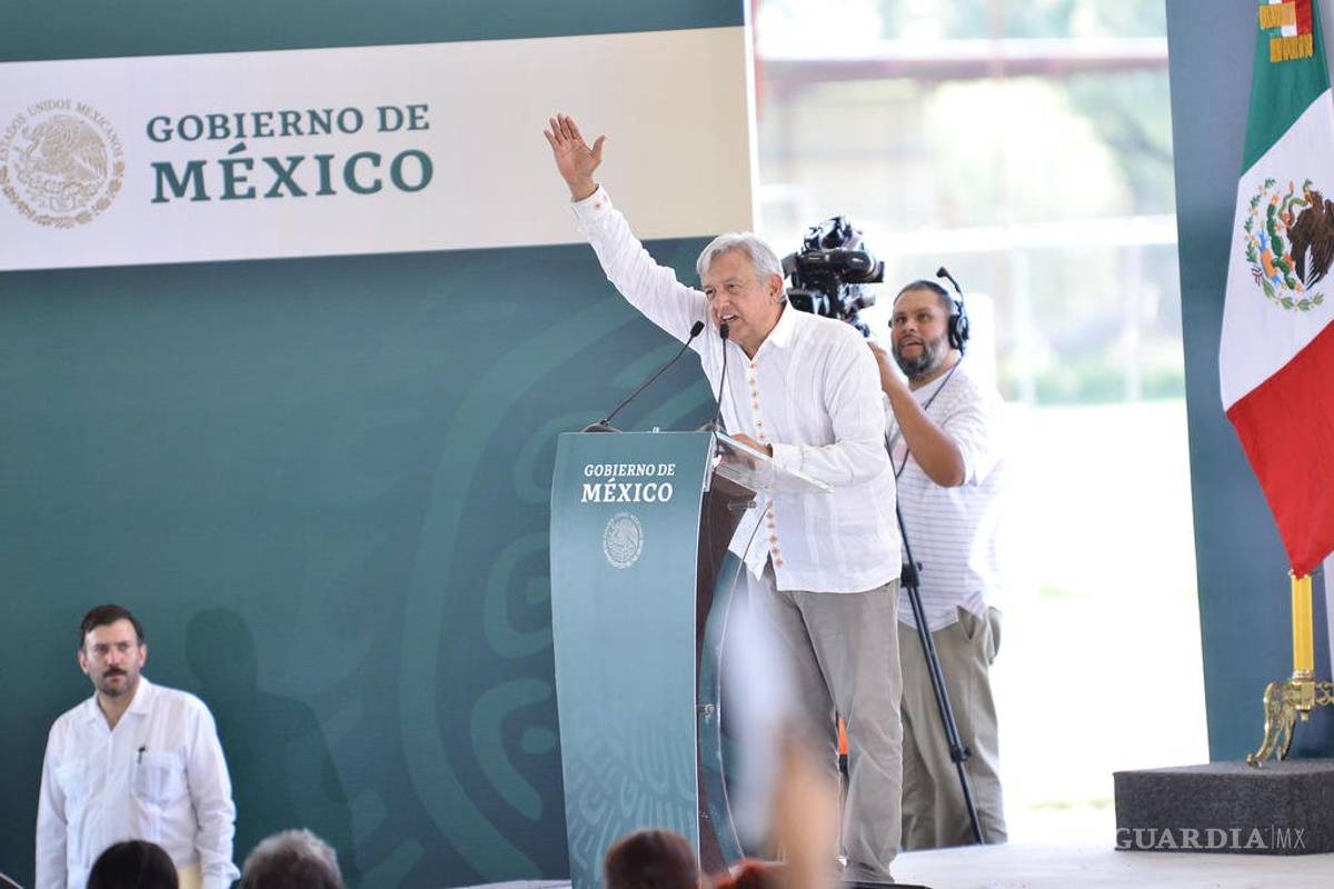 AMLO se retracta y plantea consulta para construcción de Metrobús en la Laguna