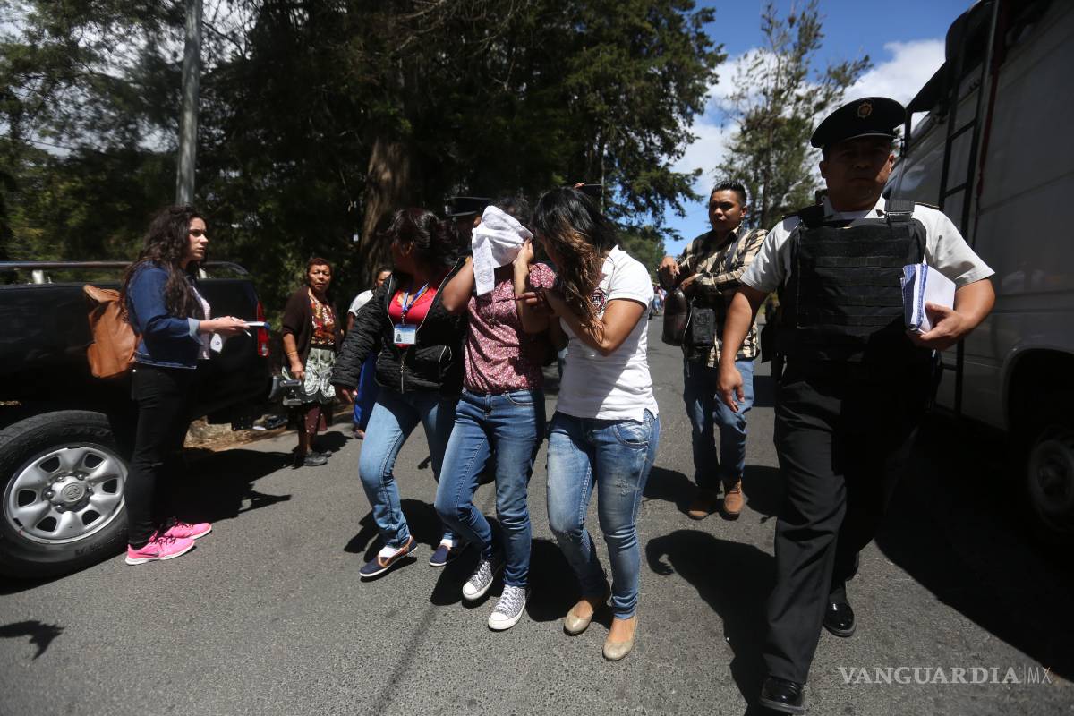 $!Mueren 19 niñas incendio en un albergue de Guatemala