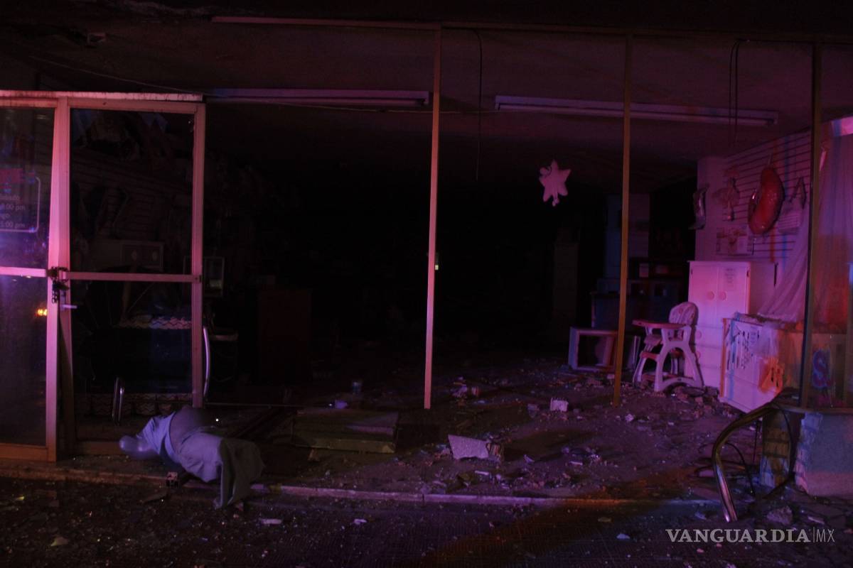 $!En estado de ebriedad, destroza negocio y huye del lugar en Saltillo