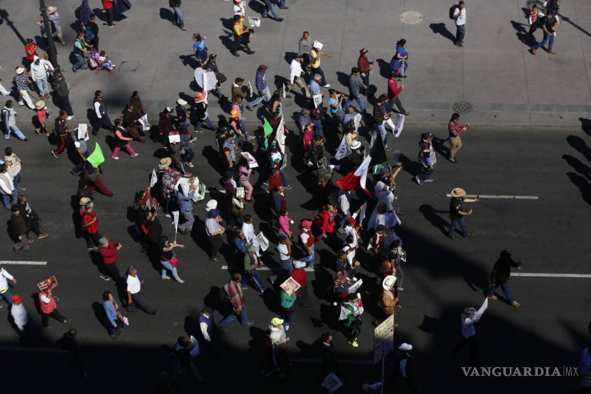 Simpatizantes de AMLO marchan en la CDMX para apoyar la lucha 'antihuachicol'