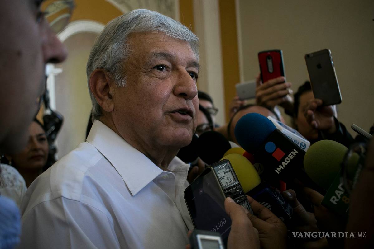 Promete AMLO aumentar salario a las fuerzas armas